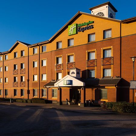 Holiday Inn Express Stoke-On-Trent, An Ihg Hotel Exterior photo